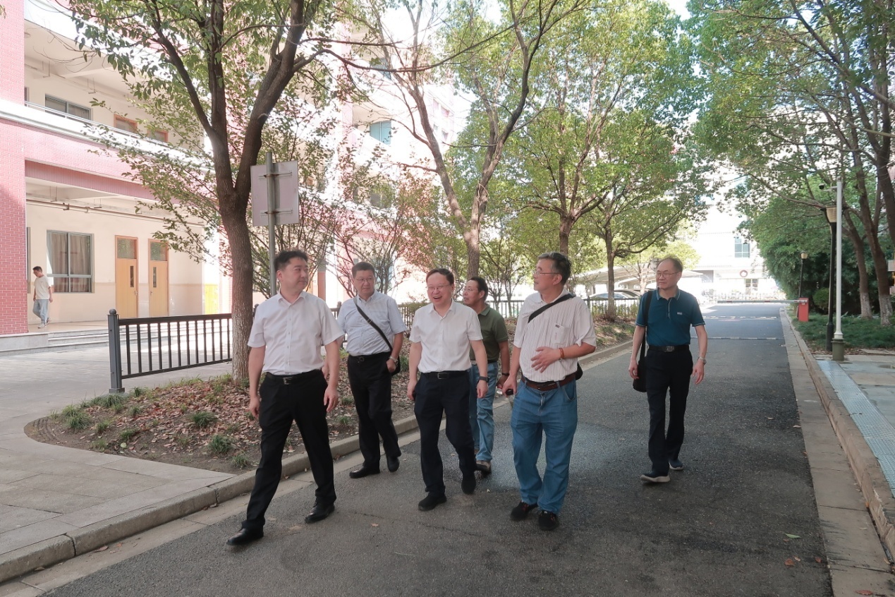 省教育系统关工委调研吴江长安实验小学关工委工作